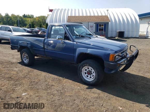 ✅ 1987 Toyota Pickup • VIN: JT4RN64D6H0014165 • Lot: 71781214. Wystawiony na Copart z przebiegiem 270 389 mil. Bezpłatny archiwum sprzedaży aukcyjnych z USA i szczegółowy raport historii pojazdu na DreamBid. Zdjęcie 4.
