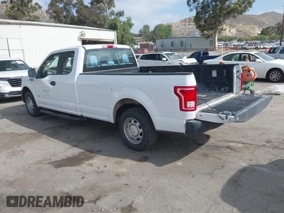 ✅ 2017 Ford F-150 XL • VIN: 1FTEX1CP6HKE20099 • Лот: 42243873. Опубликован ранее на IAAI с пробегом 301 843 миль. Бесплатный доступ к архиву аукционных продаж из США и подробный отчёт об истории автомобиля на DreamBid. Изображение 3.