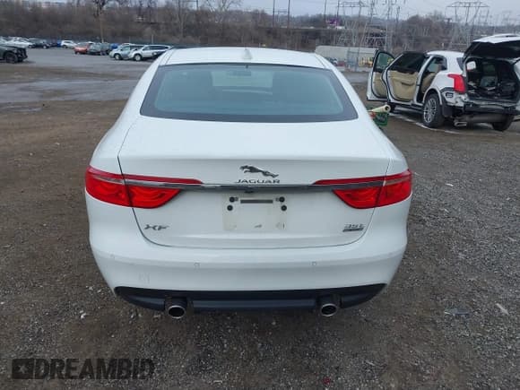 ✅ 2016 Jaguar XF 35t Prestige • VIN: SAJBK4BV9GCY11955 • Lot: 41640739. Wystawiony na IAAI z przebiegiem 83 047 mil. Bezpłatny archiwum sprzedaży aukcyjnych z USA i szczegółowy raport historii pojazdu na DreamBid. Zdjęcie 16.