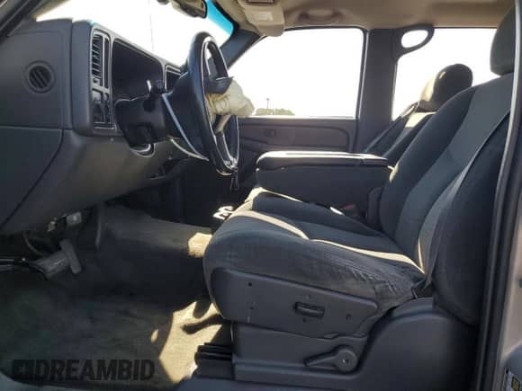 ✅ 2004 Chevrolet Silverado 1500 LS • VIN: 2GCEC13T841325739 • Лот: 62288135. Опубликован ранее на Copart с пробегом 260 166 миль. Бесплатный доступ к архиву аукционных продаж из США и подробный отчёт об истории автомобиля на DreamBid. Изображение 7.
