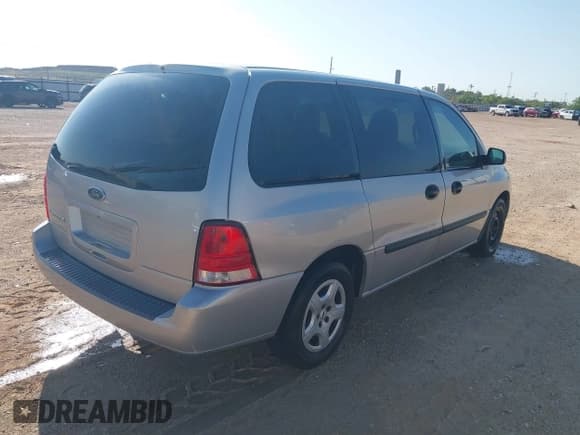 ✅ 2004 Ford Freestar S • VIN: 2FMZA50664BA38676 • Lot: 42702758. Wystawiony na IAAI z przebiegiem 129 204 mil. Bezpłatny archiwum sprzedaży aukcyjnych z USA i szczegółowy raport historii pojazdu na DreamBid. Zdjęcie 4.