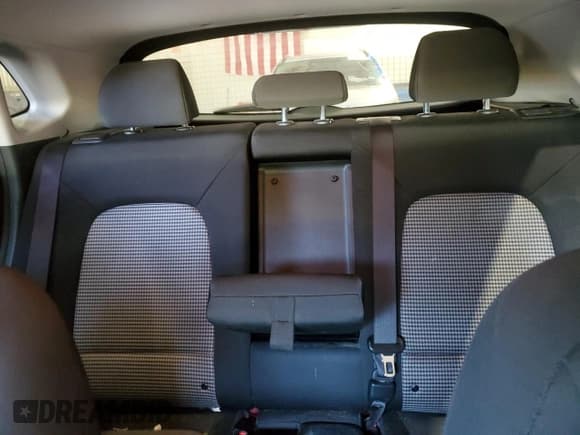 ✅ 2018 Hyundai Kona SEL • VIN: KM8K22AA0JU181998 • Лот: 76060054. Опубликован ранее на Copart с пробегом 116 973 миль. Бесплатный доступ к архиву аукционных продаж из США и подробный отчёт об истории автомобиля на DreamBid. Изображение 10.