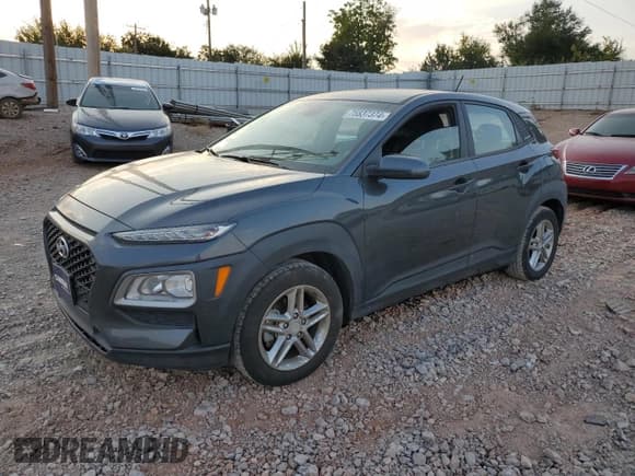 ✅ 2020 Hyundai Kona SE • VIN: KM8K12AA3LU483842 • Лот: 75537374. Опубликован ранее на Copart с пробегом 69 230 миль. Бесплатный доступ к архиву аукционных продаж из США и подробный отчёт об истории автомобиля на DreamBid. Изображение 1.