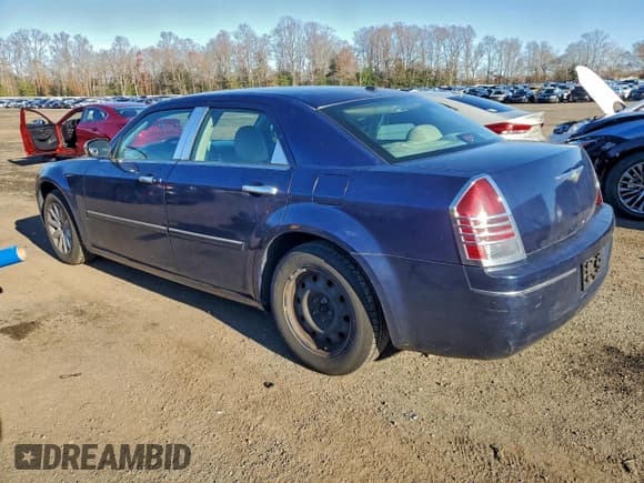 ✅ 2006 Chrysler 300 Touring • VIN: 2C3KA53G16H313532 • Лот: 94595645. Опубликован ранее на Copart с пробегом 114 033 миль. Бесплатный доступ к архиву аукционных продаж из США и подробный отчёт об истории автомобиля на DreamBid. Изображение 2.