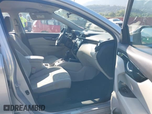 ✅ 2019 Nissan Rogue SL • VIN: JN1BJ1CR7KW620501 • Lot: 42980763. Listed on IAAI with 63,457 mi. Free auction sales archive from the USA and detailed vehicle history report at DreamBid. Image 5.