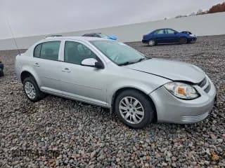 ✅ 2010 Chevrolet Cobalt 1LT • VIN: 1G1AD5F5XA7218974 • Лот: 92214145. Опубликован ранее на Copart с пробегом 196 748 миль. Бесплатный доступ к архиву аукционных продаж из США и подробный отчёт об истории автомобиля на DreamBid. Изображение 4.