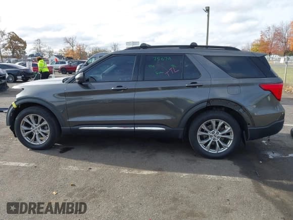 ✅ 2020 Ford Explorer XLT • VIN: 1FMSK8DH9LGB88851 • Lot: 43546314. Wystawiony na IAAI z przebiegiem 85 988 mil. Bezpłatny archiwum sprzedaży aukcyjnych z USA i szczegółowy raport historii pojazdu na DreamBid. Zdjęcie 14.