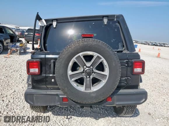 ✅ 2018 Jeep Wrangler Unlimited Sahara • VIN: 1C4HJXEG2JW321924 • Lot: 86167895. Listed on Copart with 46,128 mi. Free auction sales archive from the USA and detailed vehicle history report at DreamBid. Image 6.