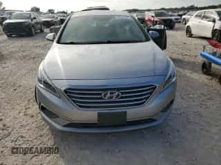 2017 Hyundai Sonata SE z VIN 5NPE24AF4HH559348, wystawiony jako Copart lot #85007565 z przebiegiem 120 926 mil mil oraz Szkoda całkowita • Salvage title. Historia ofert i sprzedaży dostępna na DreamBid. Obrazek 5.