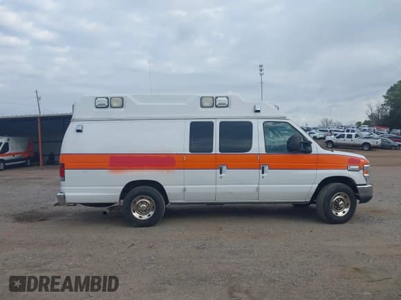 ✅ 2012 Ford Econoline Cargo Commercial • VIN: 1FDSS3EL1CDB10281 • Lot: 41410176. Wystawiony na IAAI z przebiegiem 590 744 mil. Bezpłatny archiwum sprzedaży aukcyjnych z USA i szczegółowy raport historii pojazdu na DreamBid. Zdjęcie 13.