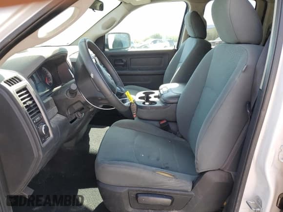 ✅ 2018 Ram 1500 Tradesman • VIN: 1C6RR6FTXJS133279 • Lot: 81083455. Wystawiony na Copart z przebiegiem 58 559 mil. Bezpłatny archiwum sprzedaży aukcyjnych z USA i szczegółowy raport historii pojazdu na DreamBid. Zdjęcie 7.