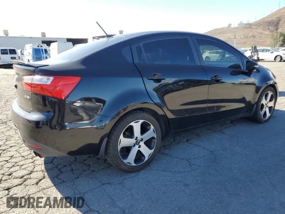 ✅ 2013 Kia Rio SX • VIN: KNADN4A38D6233742 • Lot: 86194815. Wystawiony na Copart z przebiegiem 111 556 mil. Bezpłatny archiwum sprzedaży aukcyjnych z USA i szczegółowy raport historii pojazdu na DreamBid. Zdjęcie 3.