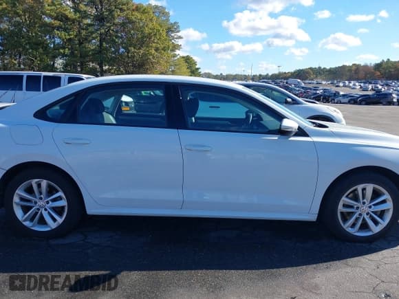 ✅ 2020 Volkswagen Passat S • VIN: 1VWAA7A32LC013299 • Lot: 43532788. Wystawiony na IAAI z przebiegiem 26 525 mil. Bezpłatny archiwum sprzedaży aukcyjnych z USA i szczegółowy raport historii pojazdu na DreamBid. Zdjęcie 13.