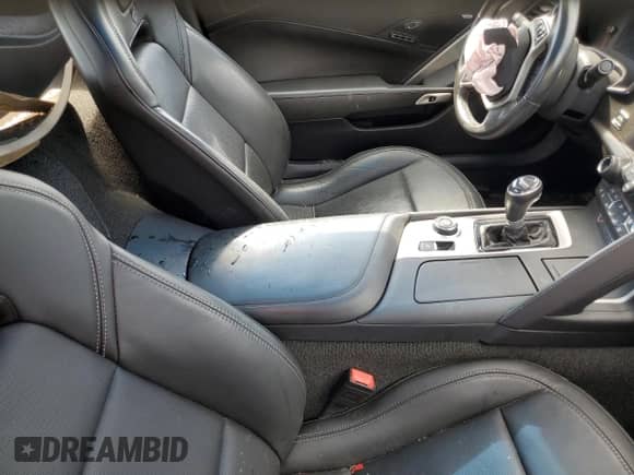 2015 Chevrolet Corvette Z51 3LT с VIN 1G1YM2D7XF5100461, выставлен на аукционе Copart как лот 68673454 с пробегом Не указан миль и Списание • Salvage title. История ставок и продаж доступна на DreamBid. Изображение 10.