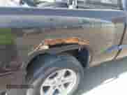 2008 Dodge Dakota z VIN 1D7HW32K88S592237, wystawiony jako IAAI lot #42279584 z przebiegiem 110 610 mil mil oraz . Historia ofert i sprzedaży dostępna na DreamBid. Obrazek 16.