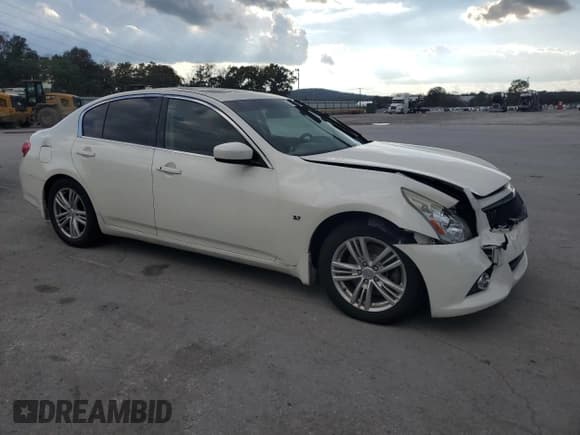 ✅ 2015 Infiniti Q40 • VIN: JN1CV6AP6FM500438 • Лот: 74081644. Опубликован ранее на Copart с пробегом 93 365 миль. Бесплатный доступ к архиву аукционных продаж из США и подробный отчёт об истории автомобиля на DreamBid. Изображение 4.