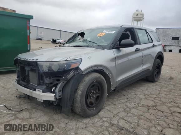 ✅ 2020 Ford Police Interceptor Utility • VIN: 1FM5K8AC7LGA96899 • Lot: 73990634. Wystawiony na Copart z przebiegiem Nie podano. Bezpłatny archiwum sprzedaży aukcyjnych z USA i szczegółowy raport historii pojazdu na DreamBid. Zdjęcie 2.