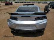 ✅ 2017 Chevrolet Camaro ZL1 • VIN: 1G1FK1R67H0186559 • Lot: 64678605. Wystawiony na Copart z przebiegiem 70 496 mil. Bezpłatny archiwum sprzedaży aukcyjnych z USA i szczegółowy raport historii pojazdu na DreamBid. Zdjęcie 6.