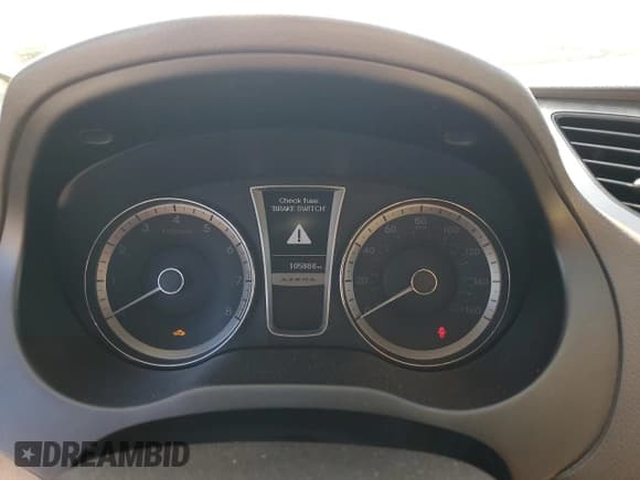 ✅ 2013 Hyundai Azera • VIN: KMHFG4JG2DA220759 • Лот: 70638935. Опубликован ранее на Copart с пробегом 105 888 миль. Бесплатный доступ к архиву аукционных продаж из США и подробный отчёт об истории автомобиля на DreamBid. Изображение 9.