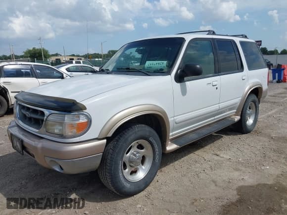 ✅ 2000 Ford Explorer Eddie Bauer • VIN: 1FMZU74E8YZA55910 • Lot: 42847157. Wystawiony na IAAI z przebiegiem 167 713 mil. Bezpłatny archiwum sprzedaży aukcyjnych z USA i szczegółowy raport historii pojazdu na DreamBid. Zdjęcie 2.