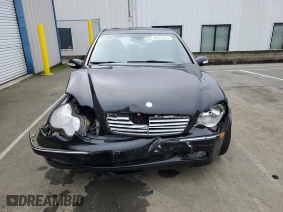 ✅ 2004 Mercedes-Benz C 240 • VIN: WDBRF81JX4F450669 • Lot: 85818444. Wystawiony na Copart z przebiegiem 210 570 mil. Bezpłatny archiwum sprzedaży aukcyjnych z USA i szczegółowy raport historii pojazdu na DreamBid. Zdjęcie 5.