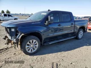 ✅ 2019 Chevrolet Silverado 1500 Custom • VIN: 3GCUYBEFXKG700027 • Lot: 69977734. Wystawiony na Copart z przebiegiem 79 626 mil. Bezpłatny archiwum sprzedaży aukcyjnych z USA i szczegółowy raport historii pojazdu na DreamBid. Zdjęcie 1.