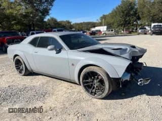✅ 2022 Dodge Challenger R/T Scat Pack Widebody • VIN: 2C3CDZFJ7NH205599 • Lot: 93121255. Wystawiony na Copart z przebiegiem 10 112 mil. Bezpłatny archiwum sprzedaży aukcyjnych z USA i szczegółowy raport historii pojazdu na DreamBid. Zdjęcie 1.