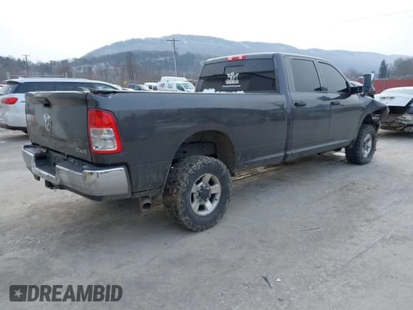 ✅ 2019 Ram 2500 Tradesman • VIN: 3C6UR5HL1KG642039 • Lot: 41333697. Wystawiony na IAAI z przebiegiem 151 962 mil. Bezpłatny archiwum sprzedaży aukcyjnych z USA i szczegółowy raport historii pojazdu na DreamBid. Zdjęcie 4.