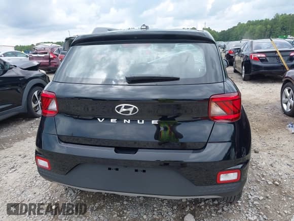✅ 2025 Hyundai Venue SEL • VIN: KMHRC8A36SU378028 • Lot: 42432687. Listed on IAAI with 810 mi. Free auction sales archive from the USA and detailed vehicle history report at DreamBid. Image 17.
