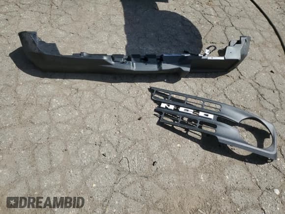 ✅ 2025 Ford Bronco Big Bend • VIN: 1FMDE7BH5SLA64160 • Лот: 65975475. Опубликован ранее на Copart с пробегом 162 миль. Бесплатный доступ к архиву аукционных продаж из США и подробный отчёт об истории автомобиля на DreamBid. Изображение 13.