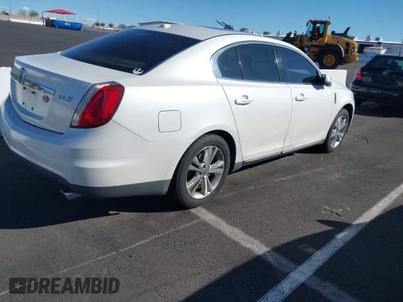 ✅ 2010 Lincoln MKS • VIN: 1LNHL9DR1AG602837 • Lot: 43471594. Wystawiony na IAAI z przebiegiem 117 636 mil. Bezpłatny archiwum sprzedaży aukcyjnych z USA i szczegółowy raport historii pojazdu na DreamBid. Zdjęcie 4.
