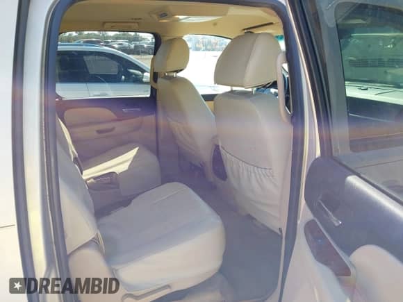 2007 Chevrolet Suburban LT z VIN 1GNFC16J07R250729, wystawiony jako IAAI lot #43625655 z przebiegiem 231 674 mil mil oraz . Historia ofert i sprzedaży dostępna na DreamBid. Obrazek 8.