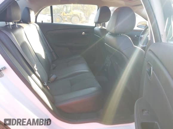 ✅ 2011 Chevrolet Malibu 2LT • VIN: 1G1ZD5E10BF124966 • Lot: 43608438. Wystawiony na IAAI z przebiegiem 156 643 mil. Bezpłatny archiwum sprzedaży aukcyjnych z USA i szczegółowy raport historii pojazdu na DreamBid. Zdjęcie 8.