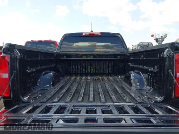 ✅ 2021 Chevrolet Colorado 2WD LT • VIN: 1GCHSCEA3M1260506 • Lot: 43312896. Wystawiony na IAAI z przebiegiem 86 984 mil. Bezpłatny archiwum sprzedaży aukcyjnych z USA i szczegółowy raport historii pojazdu na DreamBid. Zdjęcie 18.