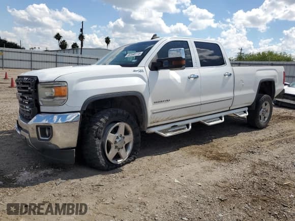 ✅ 2015 GMC Sierra 2500HD SLT • VIN: 1GT12ZE82FF640461 • Лот: 82568115. Опубликован ранее на Copart с пробегом 177 672 миль. Бесплатный доступ к архиву аукционных продаж из США и подробный отчёт об истории автомобиля на DreamBid. Изображение 1.