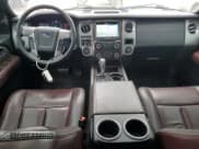 ✅ 2017 Ford Expedition Platinum • VIN: 1FMJU1MT6HEA05426 • Lot: 81468705. Wystawiony na Copart z przebiegiem 147 667 mil. Bezpłatny archiwum sprzedaży aukcyjnych z USA i szczegółowy raport historii pojazdu na DreamBid. Zdjęcie 8.