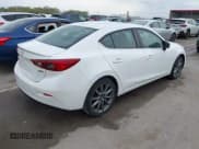 ✅ 2018 Mazda 3 Touring • VIN: 3MZBN1V32JM190611 • Lot: 42032844. Wystawiony na IAAI z przebiegiem 63 493 mil. Bezpłatny archiwum sprzedaży aukcyjnych z USA i szczegółowy raport historii pojazdu na DreamBid. Zdjęcie 4.