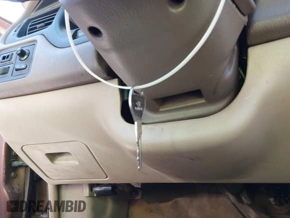 ✅ 1998 Nissan Altima XE • VIN: 1N4DL01D3WC133813 • Лот: 43658370. Опубликован ранее на IAAI с пробегом 300 320 миль. Бесплатный доступ к архиву аукционных продаж из США и подробный отчёт об истории автомобиля на DreamBid. Изображение 13.