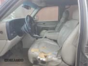 ✅ 2002 Chevrolet Suburban LT • VIN: 1GNEC16Z12J265815 • Лот: 51673315. Опубликован ранее на Copart с пробегом 305 599 миль. Бесплатный доступ к архиву аукционных продаж из США и подробный отчёт об истории автомобиля на DreamBid. Изображение 7.