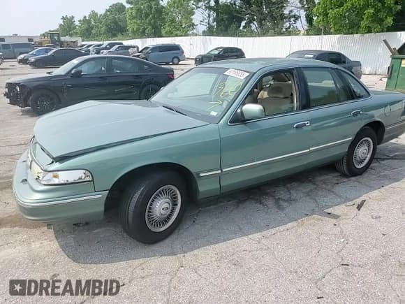 ✅ 1997 Ford Crown Victoria • VIN: 2FALP73W3VX232351 • Lot: 60196655. Wystawiony na Copart z przebiegiem 218 587 mil. Bezpłatny archiwum sprzedaży aukcyjnych z USA i szczegółowy raport historii pojazdu na DreamBid. Zdjęcie 13.