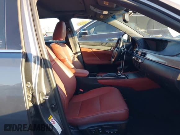 ✅ 2015 Lexus GS 350 • VIN: JTHBE1BL0FA017129 • Lot: 43696252. Wystawiony na IAAI z przebiegiem 121 951 mil. Bezpłatny archiwum sprzedaży aukcyjnych z USA i szczegółowy raport historii pojazdu na DreamBid. Zdjęcie 5.