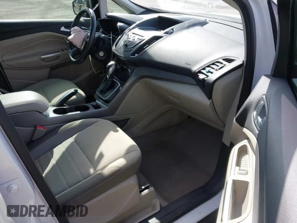 ✅ 2016 Ford C-Max SE • VIN: 1FADP5AU1GL116818 • Lot: 43183524. Wystawiony na IAAI z przebiegiem 57 718 mil. Bezpłatny archiwum sprzedaży aukcyjnych z USA i szczegółowy raport historii pojazdu na DreamBid. Zdjęcie 5.