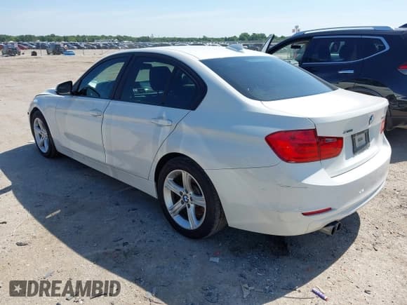✅ 2014 BMW 3 Series 328i xDrive • VIN: WBA3B3C58EJ981158 • Lot: 42505507. Wystawiony na IAAI z przebiegiem 188 966 mil. Bezpłatny archiwum sprzedaży aukcyjnych z USA i szczegółowy raport historii pojazdu na DreamBid. Zdjęcie 3.