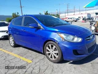 2013 Hyundai Accent SE z VIN KMHCU5AE9DU111861, wystawiony jako IAAI lot #43481854 z przebiegiem 188 419 mil mil oraz . Historia ofert i sprzedaży dostępna na DreamBid. Obrazek 1.
