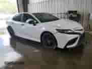 2021 Toyota Camry SE с VIN 4T1G11BKXMU041651, выставлен на аукционе Copart как лот 68313795 с пробегом 70 708 миль миль и Списание • Salvage title. История ставок и продаж доступна на DreamBid. Изображение 4.