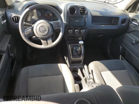 ✅ 2014 Jeep Patriot Sport • VIN: 1C4NJPBA2ED752543 • Lot: 71791445. Listed on Copart with 114,848 mi. Free auction sales archive from the USA and detailed vehicle history report at DreamBid. Image 8.