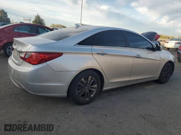 ✅ 2013 Hyundai Sonata GLS • VIN: 5NPEB4AC4DH594679 • Lot: 82479825. Wystawiony na Copart z przebiegiem 265 605 mil mil. Skorzystaj z bezpłatnego archiwum sprzedaży aukcyjnych z USA i zobacz szczegółowy raport historii pojazdu na DreamBid. Zdjęcie 3.