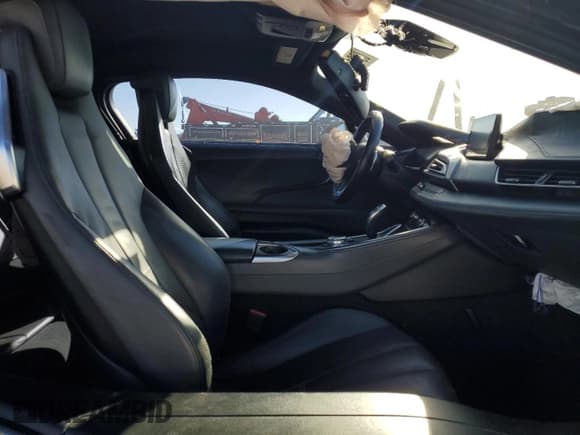 ✅ 2016 BMW i8 • VIN: WBY2Z2C51GV675627 • Лот: 83919604. Опубликован ранее на Copart с пробегом 89 112 миль. Бесплатный доступ к архиву аукционных продаж из США и подробный отчёт об истории автомобиля на DreamBid. Изображение 10.