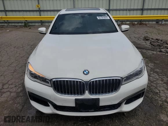 ✅ 2016 BMW 7 Series 750i xDrive • VIN: WBA7F2C54GG417328 • Lot: 52791035. Listed on Copart with 117,384 mi. Free auction sales archive from the USA and detailed vehicle history report at DreamBid. Image 5.