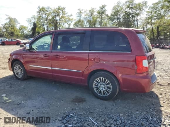 ✅ 2014 Chrysler Town & Country Touring L • VIN: 2C4RC1CG8ER113608 • Лот: 85181495. Опубликован ранее на Copart с пробегом 236 908 миль. Бесплатный доступ к архиву аукционных продаж из США и подробный отчёт об истории автомобиля на DreamBid. Изображение 2.